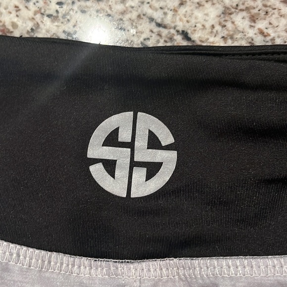 Like new Simply Southern beautiful skort with pockets - Picture 13 of 15